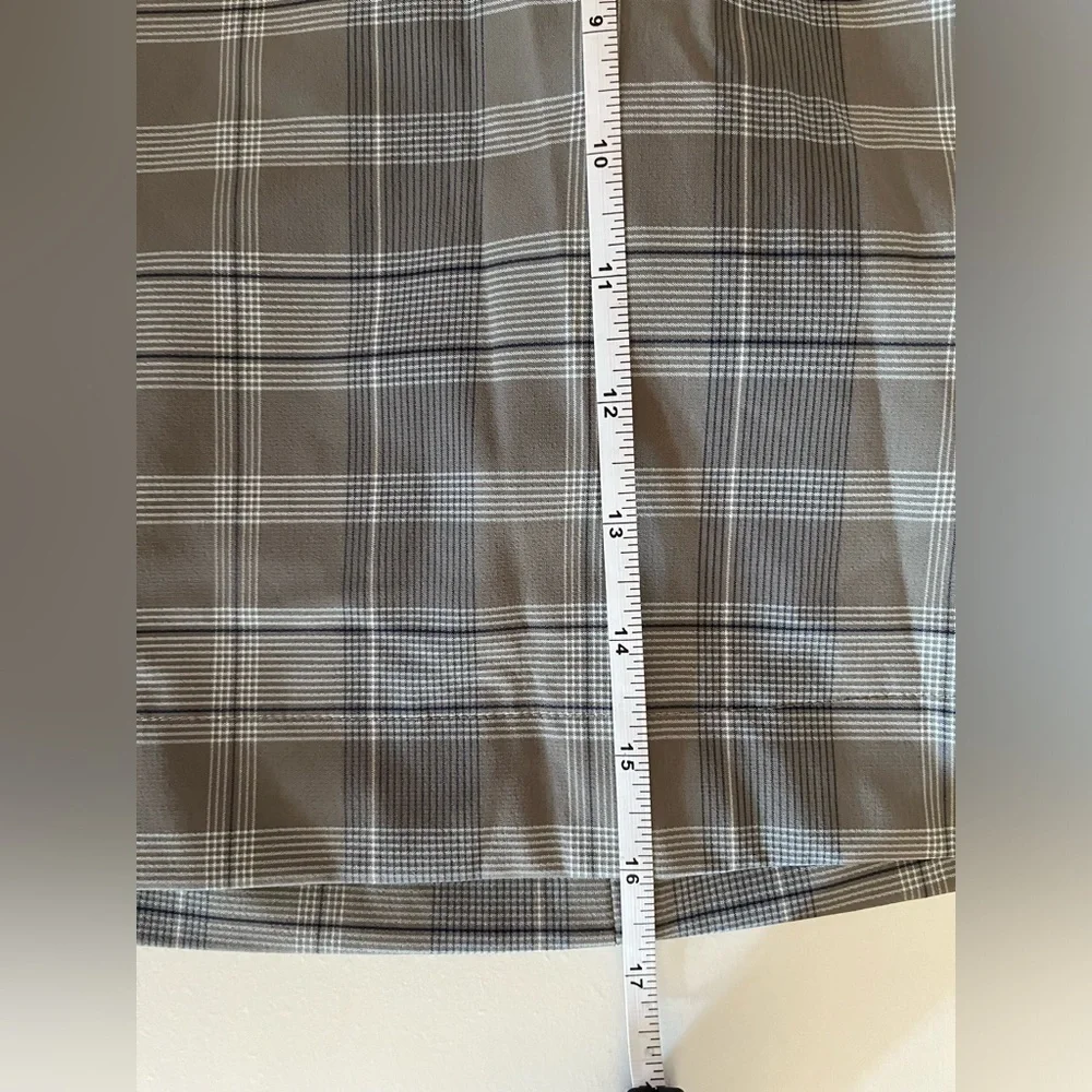 Women’s Nike Dri-Fit golf skort, size 4 gray plaid, pleated skirt workout active
